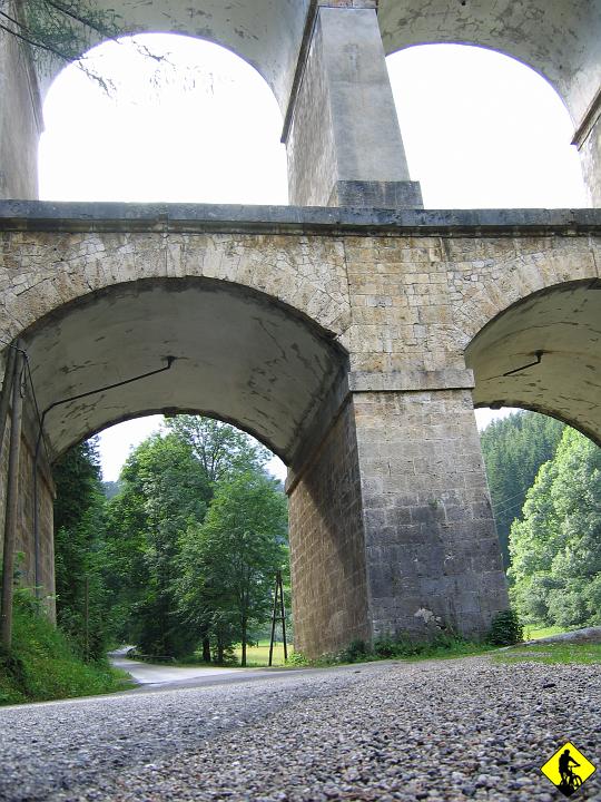 Karta1_ 136.jpg - Po deszczu wychodzi słońce. Czas wracać do obozu. Droga daleka. Zajechałem się w terenie i teraz mam z 30km do Kaiserbrunn. Oczywiście sporo z tego do góry....